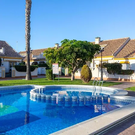 Pool-side Townhouse In Cabo Roig Дом отдыха